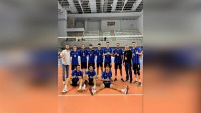 Karşılaşma İstanbul’daki 50. Yıl Deniz Esinduy Spor Salonu’nda oynandı. Setleri