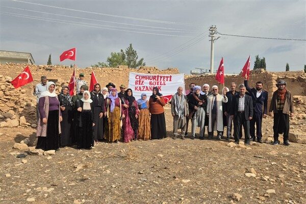 Karaköprü Çiftekemer’de Cumhuriyet Bayramı coşkusu Şanlıurfa’nın Karaköprü ilçesine bağlı Çiftekemer Kırsal Mahallesi’nde sabah saatlerinde başlayan