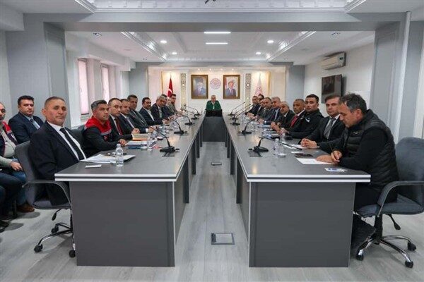 Karaman Valisi Mehmet Fatih Çiçekli başkanlığında, ilde meydana gelebilecek taşkın ve sel