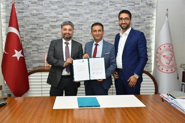 Protokolle birlikte; grafikerlik, robotik kodlama, medya okuryazarlığı, 3D yazıcı operatörlüğü,