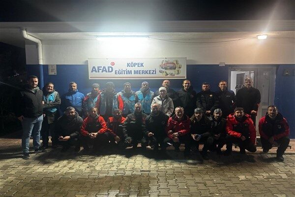 Kartal Belediyesi Afet İşleri Müdürlüğüne bağlı K-9 arama kurtarma ekibi,