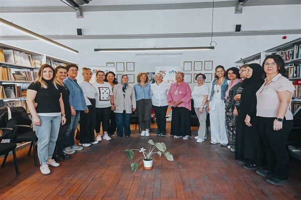 Tarihi Havagazı Fabrikası’nda bulunan İzmir Büyükşehir Belediyesi Araştırma Kütüphanesi, Sağlıkta