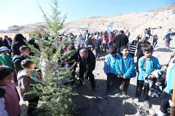 Kayseri Büyükşehir Belediyesi, yaklaşan 11 Kasım Milli Ağaçlandırma Günü dolayısıyla