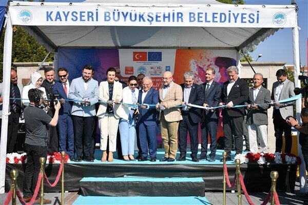 Açılışa Kayseri Büyükşehir Belediye Başkanı Memduh Büyükkılıç’ın yanı sıra AK