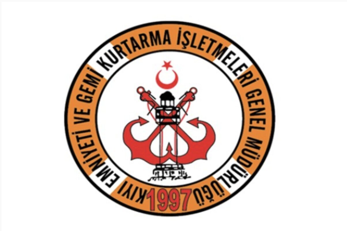 Trabzon’un Beşikdüzü ilçesi açıklarında 7 metre boyundaki bir tekne, makine