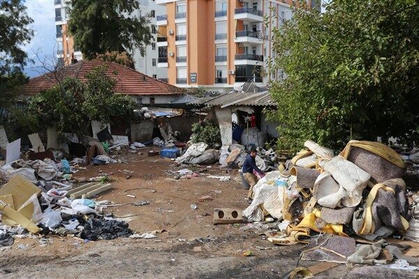 Kepez Kaymakamlığı Hıfzıssıhha Kuruluna yapılan şikayet üzerine harekete geçen Temizlik