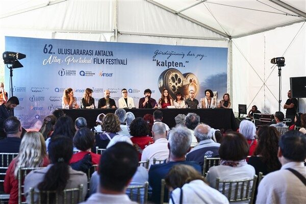 “Kesilmiş Bir Ağaç Gibi” ve “Noir” filmleri seyirciyle buluştu Tunç Davut’un yönettiği “Kesilmiş Bir Ağaç Gibi” ve Ragıp Ergün’ün