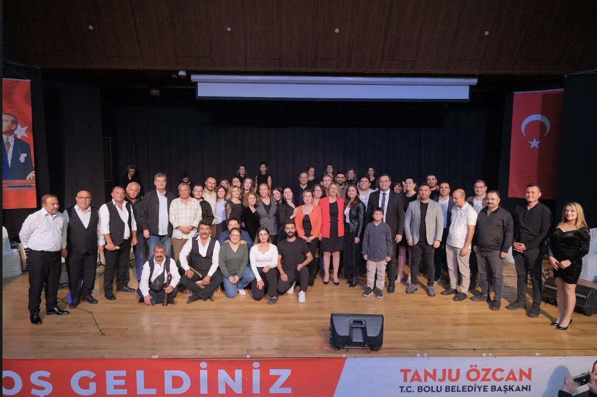 Bolu Belediyesi’nin ev sahipliğinde düzenlenen “Bozkırın Telinden Ozanların Dilinden Türküler”