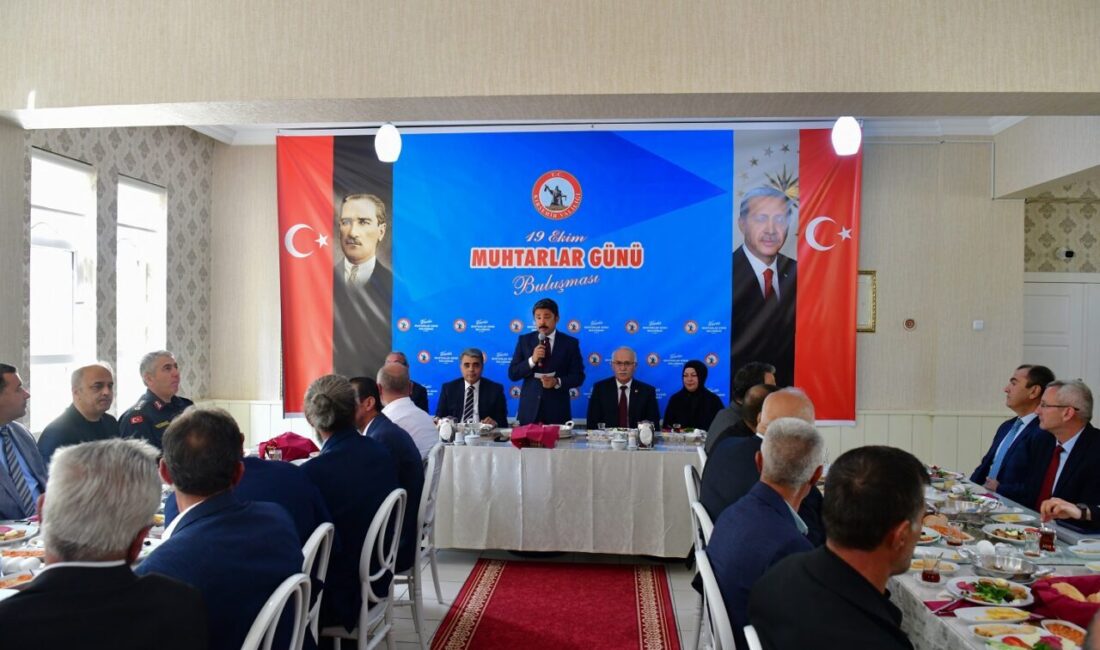 Valilik ziyaretinin ardından Öğretmenevinde Muharlar Günü dolayıyla program düzenlendi. Programa
