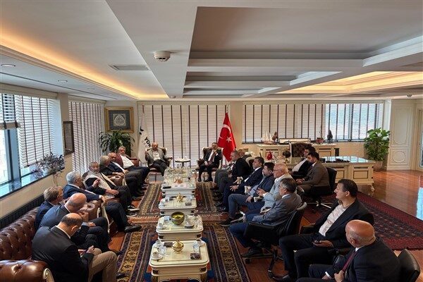 Programa, eski Bakan ve Cumhurbaşkanlığı Güvenlik ve Dış Politikalar Kurulu