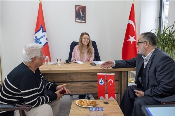 Konak Belediyesi’nin düzenlediği “Komşu Buluşmaları”nın ikincisi Beştepeler Sosyal Tesisleri’nde bölge