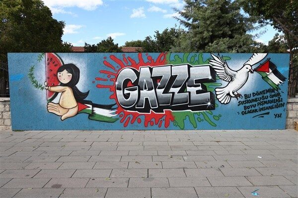 Kılıçarslan Meydanı, Atatürk Lisesi önünde oluşturulan çizim alanında grafiti sanatçıları