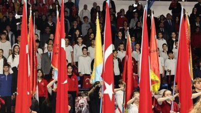 Kütahya Belediye Başkanı Eyüp Kahveci, Kütahya Valiliği’nde gerçekleşen tebrik kabul