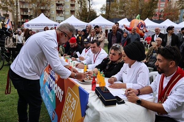 Kütahya’da Gastronomi Festivali sona erdi Kütahya Belediye Başkanı Eyüp Kahveci’nin katılımıyla, belediye bahçesinde gerçekleşen 2.