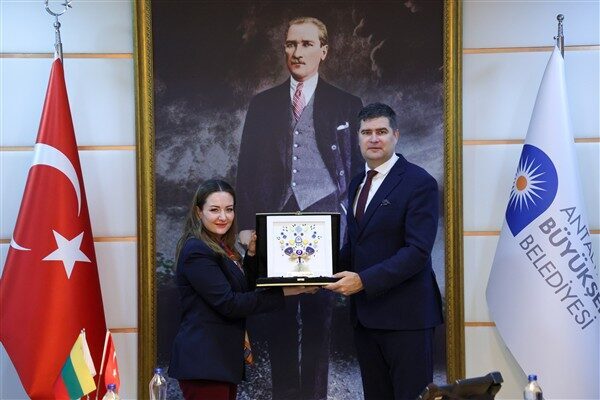 Antalya Büyükşehir Belediyesi, uluslararası platformdaki iş birliklerini sürdürüyor. Bu kapsamda,