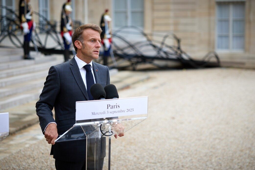 Fransa Cumhurbaşkanı Macron, Fransız bilim insanı Michel Devoret’in Nobel Fizik