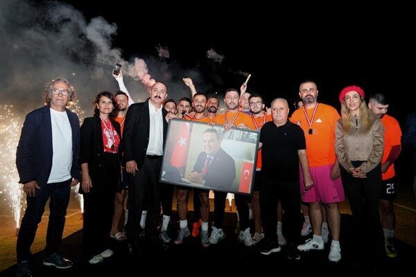 Mahalleler Arası Futbol Turnuvası tamamlandı Konyaaltı Belediyesi’nin 29 Ekim Cumhuriyet Bayramı kutlamaları kapsamında geleneksel olarak