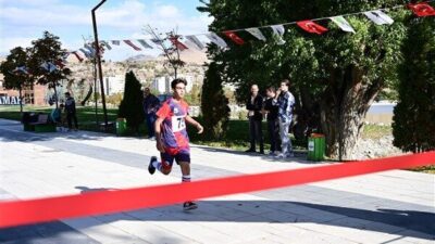 Üreğil Millet Bahçesi’nde gerçekleştirilen etkinlikte, öğrenciler yaş gruplarına göre belirlenen