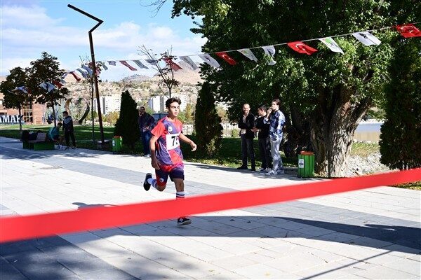 Üreğil Millet Bahçesi’nde gerçekleştirilen etkinlikte, öğrenciler yaş gruplarına göre belirlenen