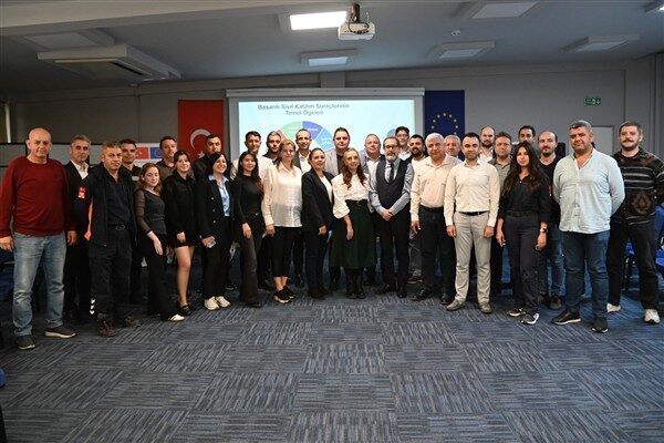 Manisa’da AB Projesi kapsamında eğitim düzenlendi Eğitimde, UNDP Sivil Katılım Projesi Müdürü Neslihan Cankara, Manisa’yla birlikte