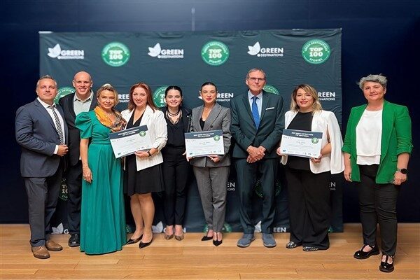 Menderes’i temsilen törene, İzmir Büyükşehir Belediyesi Turizm ve Fuarcılık Komisyonu