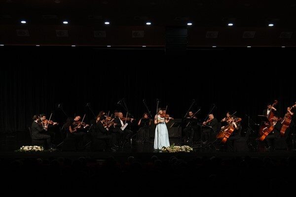 Kongre ve Sergi Sarayı’nda gerçekleşen konser, müzikseverlerden ilgi gördü. Sahneye