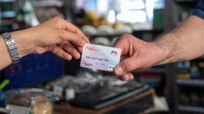 Temel ihtiyaç ve gıda maddelerinin alınması için kullanılabilen Halk Kart