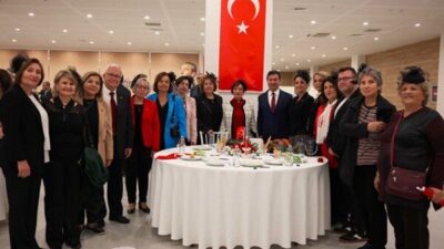 Cumhuriyetle özdeşleşen vals gösterisiyle başlayan balo, büyük bir katılımla gerçekleştirildi.