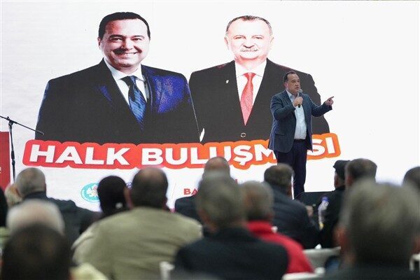Altyapı, imar ve sosyal projelerin ele alındığı toplantıda konuşan Başkan