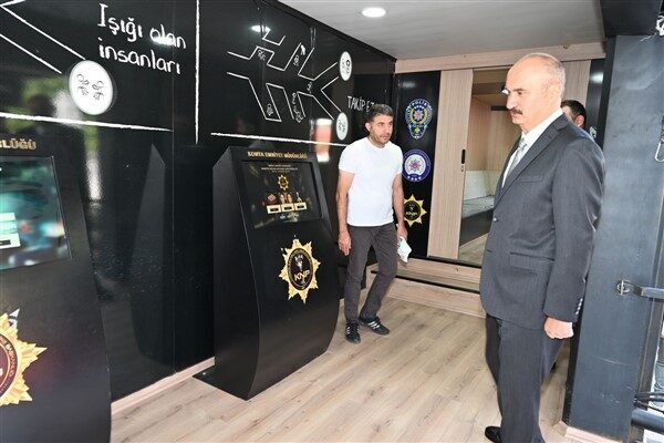 NARKO TIR, Batman’da TIR içerisinde yer alan dokunmatik ekranlı bilgisayar aracılığıyla vatandaşlara; uyuşturucunun