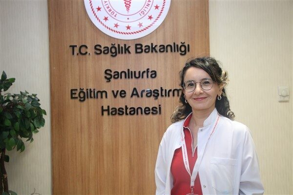 Dr. Bayat, hastalığın böbreklerde zamanla çok sayıda sıvı dolu kistin