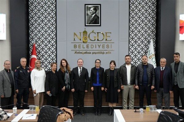 Niğde’de “Akıllı Şehir Stratejisi ve Yol Haritası” eğitimi sona erdi Program, belediye personelini, birim müdürlerini ve dış paydaşları bir araya