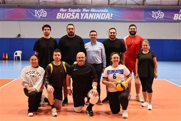 Nilüfer Belediyesi çalışanları, “Birimler Arası Voleybol Turnuvası” kapsamında parkede buluştu.