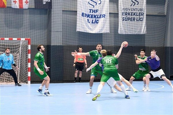 İzlanda temsilcisi FH Hafnarfjordur ile Nilüfer Belediyesi Üçevler Spor Tesisi’nde
