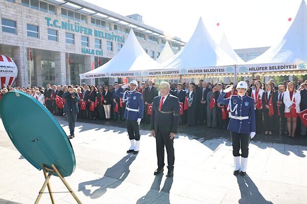 Nilüfer’de Cumhuriyet’in 102. Yılı çelenk töreniyle kutlandı Nilüfer’de Cumhuriyet’in 102. yıl dönümü çelenk töreni ile kutlandı. Nilüfer