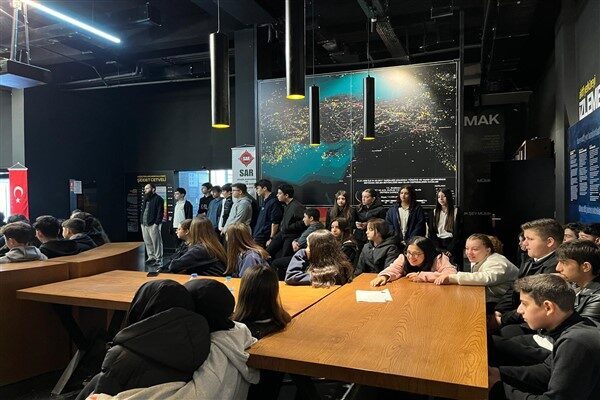 Kartepe Anadolu Lisesi öğrencileri, deprem bilinci ve afet farkındalığını artırmak