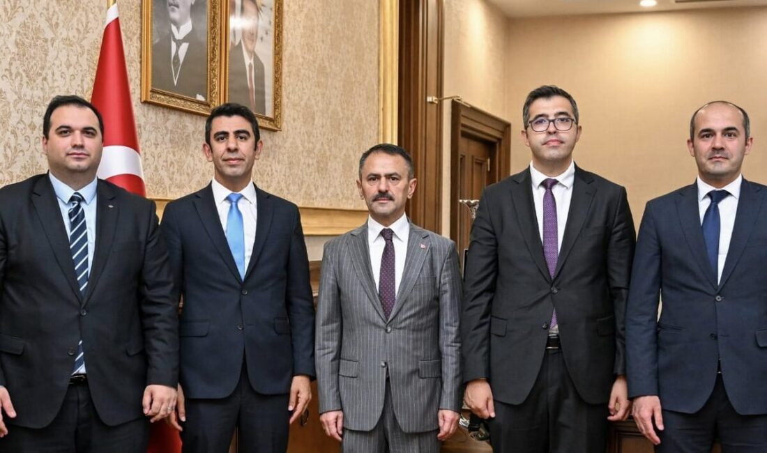 Vergi Müfettişi Mehmet Öner, Vali İlhami Aktaş’a makamında ziyaret gerçekleştirdi.