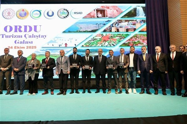 Ordu Turizm Çalıştayı Tanıtım Filmi gösterimi ile başlayan programda AK