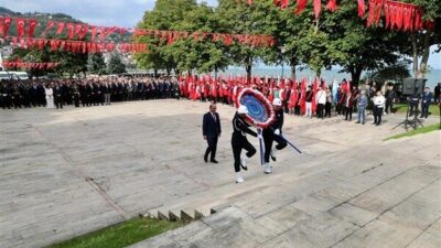 Tören, Vali Muammer Erol, Garnizon Komutanı Tabip Albay Serkan Öcmenler,