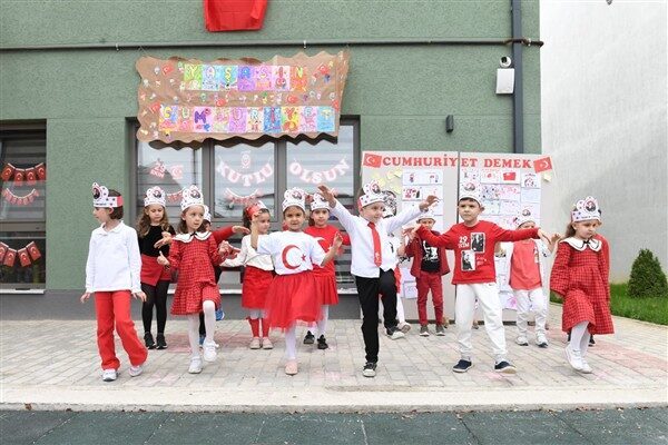 Candan Genceroğlu, Ayça Azak, Zübeyde Ana, Minik Kalpler Kreş ve