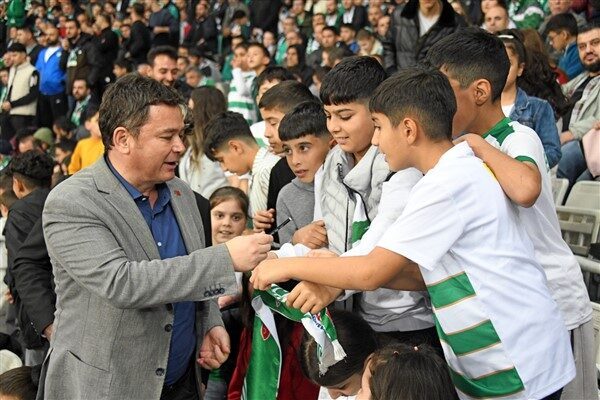 Osmangazi Belediyesi’ndenn Bursaspor’a destek Bursaspor sevgisiyle ön plana çıkan Başkan Aydın, hayata geçirdiği projeyle