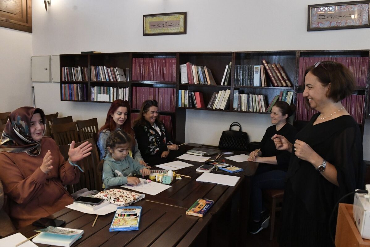 Osmangazi Belediyesi tarafından, velilere çocuklara kitap sevgisi kazandırmak  amaçlanarak “Yetişkinlerle