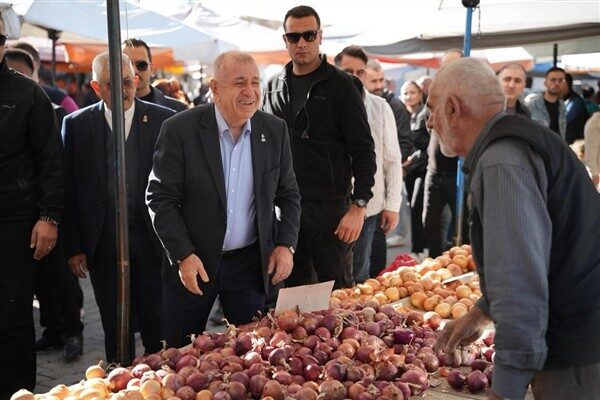 Özdağ, Nevşehir’de vatandaşlarla buluştu Zafer Partisi Genel Başkanı Prof. Dr. Özdağ, Zafer Partisi Nevşehir