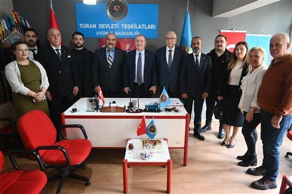 Zafer Partisi Genel Başkanı Ümit Özdağ, İl Başkanı Tarık Akın ile