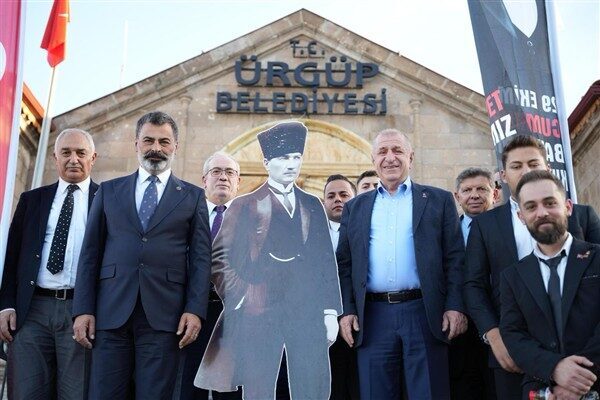 Özdağ’dan Ürgüp Belediyesi’ne ziyaret Zafer Partisi Genel Başkanı Prof. Dr. Özdağ, Zafer Partisi Nevşehir
