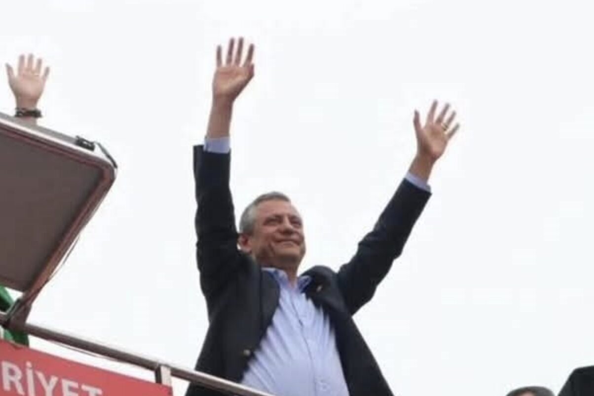 CHP Genel Başkanı Özel, “Otoriterlik, sınırları rahatlıkla aşan bulaşıcı bir hastalıktır.