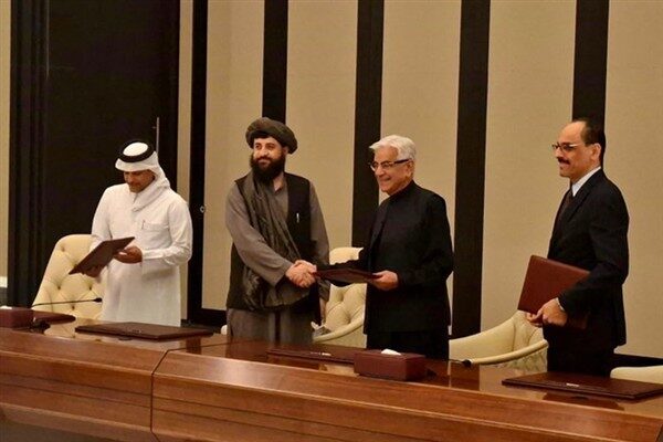 Pakistan medyasındaki haberlere göre, Pakistan Savunma Bakanı Khawaja Asif, Pazar