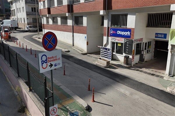 Uygulama kapsamında; vatandaşlar araçlarını Adliye Katlı Otoparkı'na park edebiliyor. ​Park