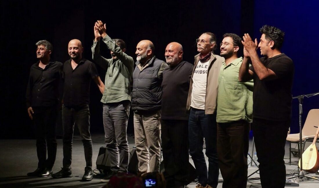 2. Uluslararası Kent Tiyatrosu Festivali kapsamında düzenlenen “PortakalAltı Buluşmaları”, Etimesgut’ta 100 Yıl