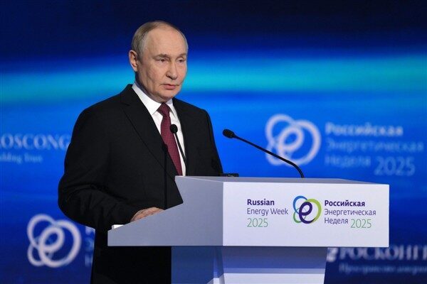 Rusya Devlet Başkanı Putin, sekizincisi düzenlenen Uluslararası “Rus Enerji Haftası”